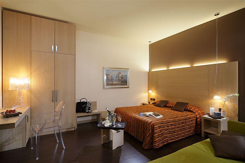Paris Hotel